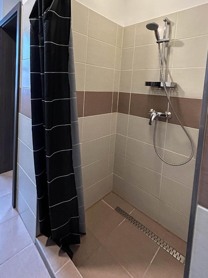 Sflower Apartman Еґер Екстер'єр фото
