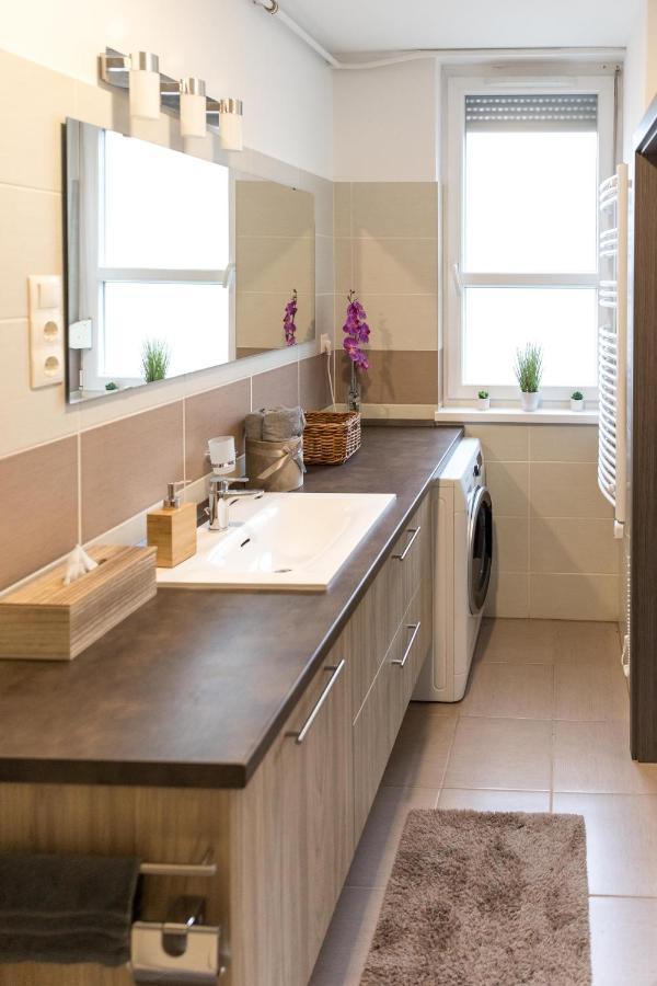 Sflower Apartman Еґер Екстер'єр фото